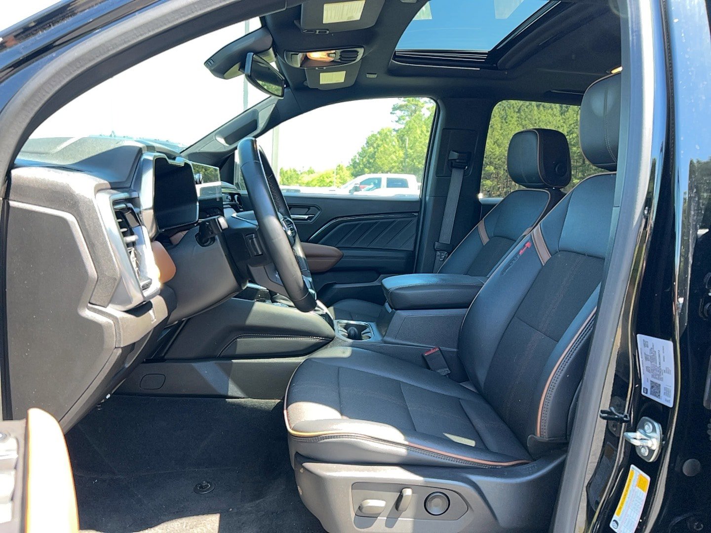 Used 2024 GMC Canyon AT4 w/ Technology Package AWD/4WD image 10