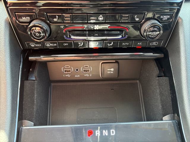 Used 2021 Jeep Grand Cherokee L Laredo w/ Luxury Tech Group I AWD/4WD image 16