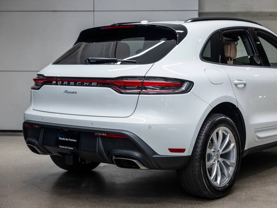 Certified 2026 Porsche Macan AWD/4WD image 16