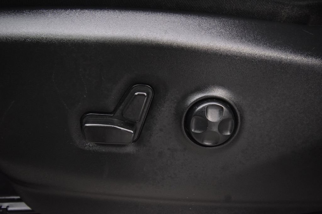 Used 2023 Chrysler Pacifica Touring-L FWD image 25