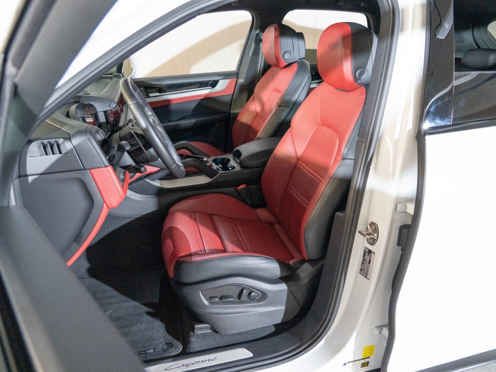 Certified 2026 Porsche Cayenne AWD/4WD image 5