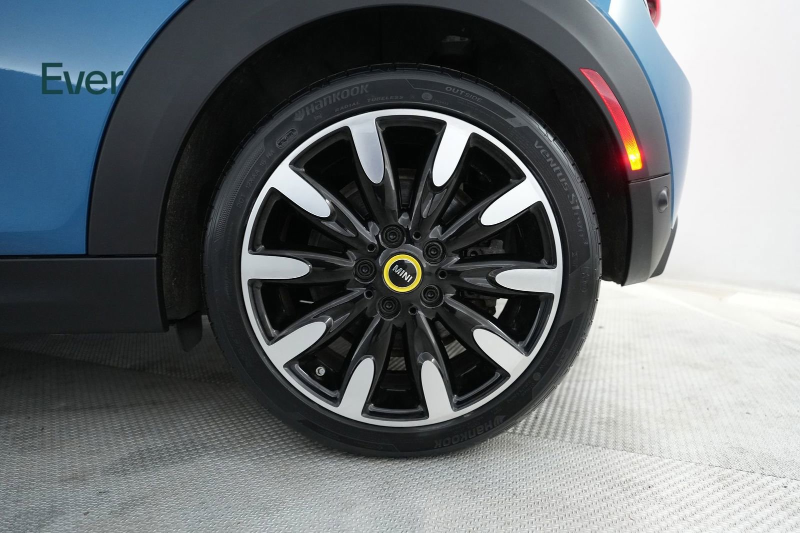 Used 2024 MINI Cooper SE image 9