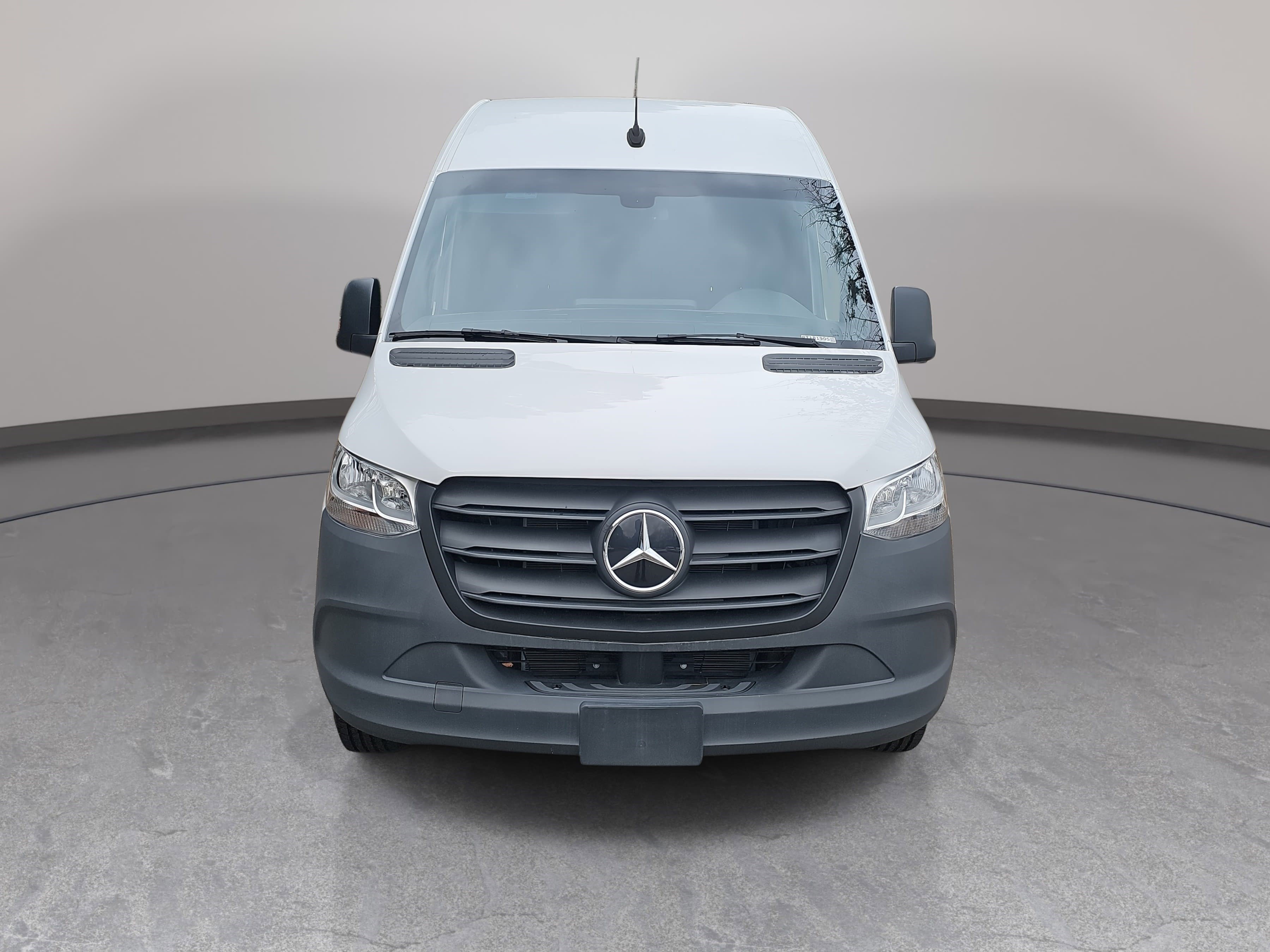 Used 2024 Mercedes-Benz eSprinter 170 Cargo image 2