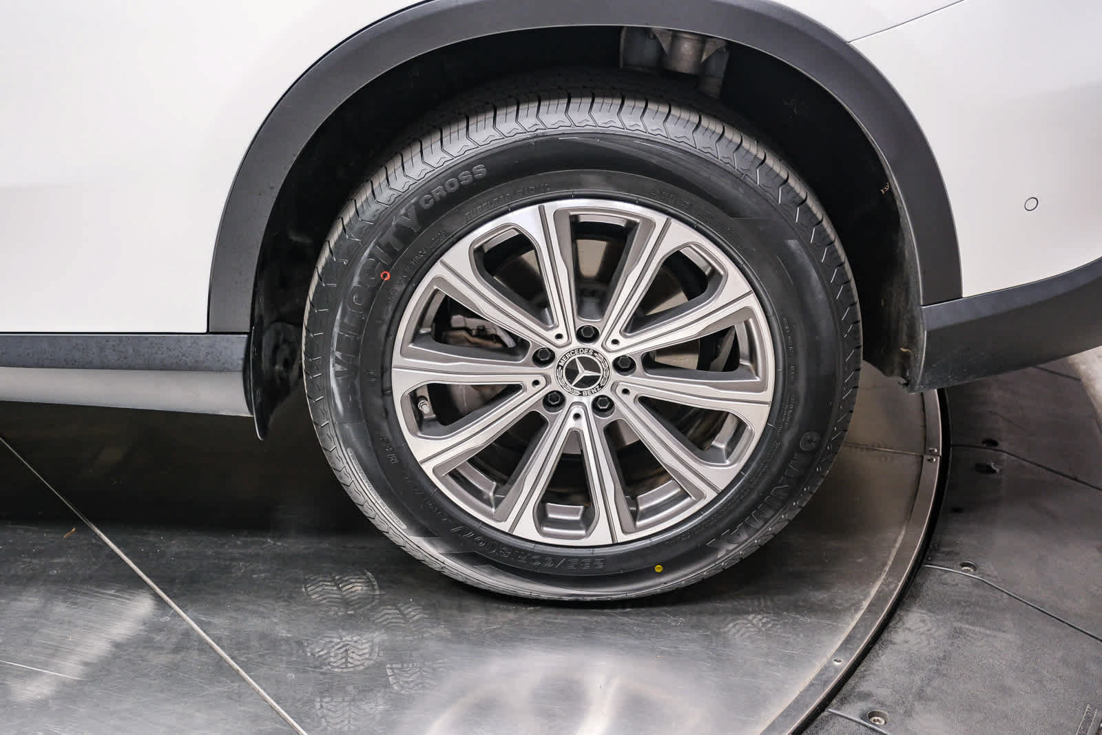 Used 2023 Mercedes-Benz GLC 300 image 9