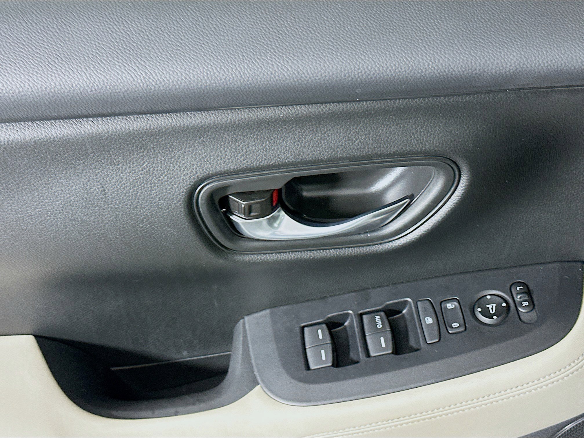 Used 2024 Honda HR-V LX image 13