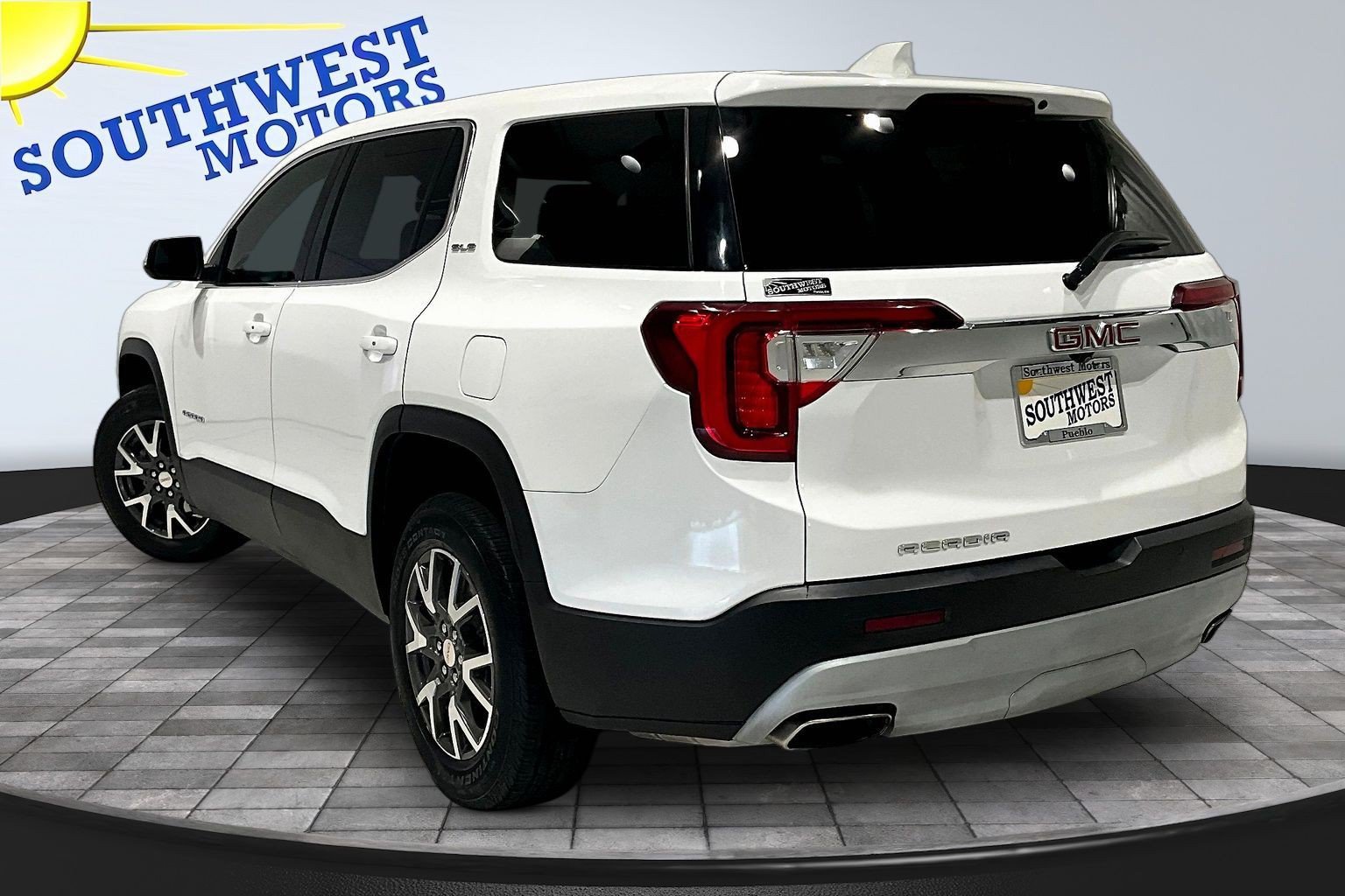 Used 2022 GMC Acadia SLE FWD image 5