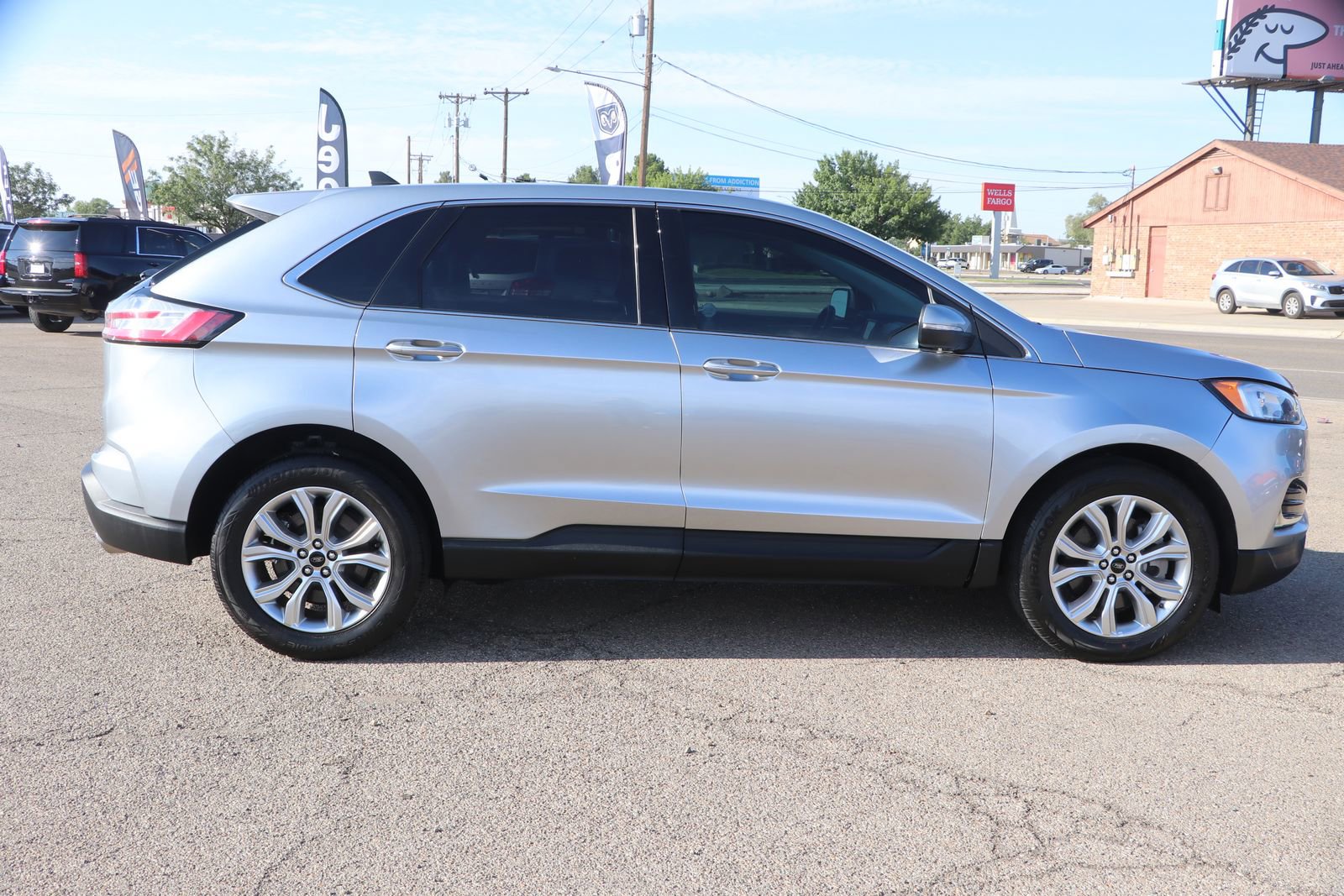 Used 2024 Ford Edge Titanium image 8