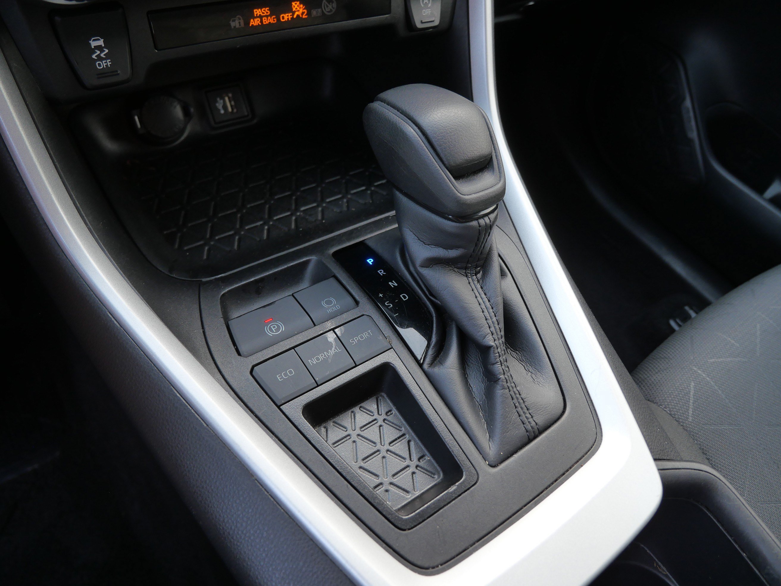 Certified 2024 Toyota RAV4 XLE FWD image 24