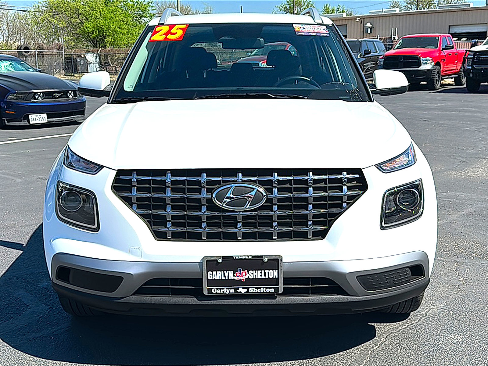 Used 2025 Hyundai Venue SEL image 11