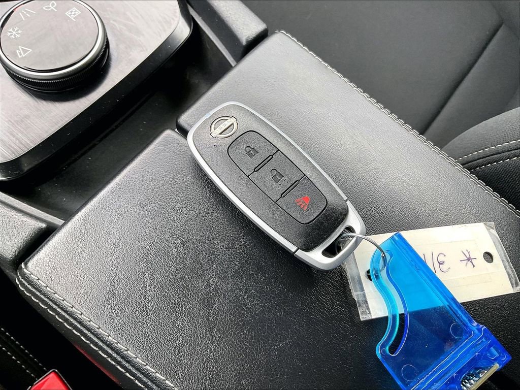 Used 2023 Nissan Rogue S image 25