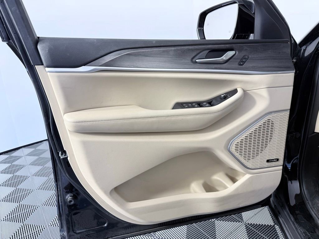 Used 2022 Jeep Grand Cherokee Limited image 9