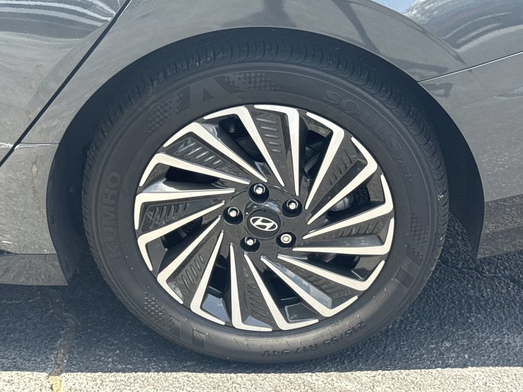 Used 2025 Hyundai Sonata Limited FWD image 18