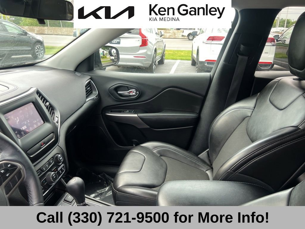 Used 2019 Jeep Cherokee Latitude Plus w/ Cold Weather Group AWD/4WD image 40