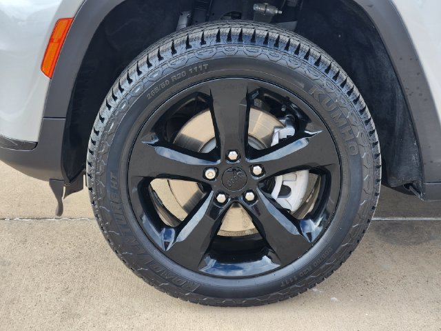 Used 2023 Jeep Grand Cherokee L Laredo RWD image 17
