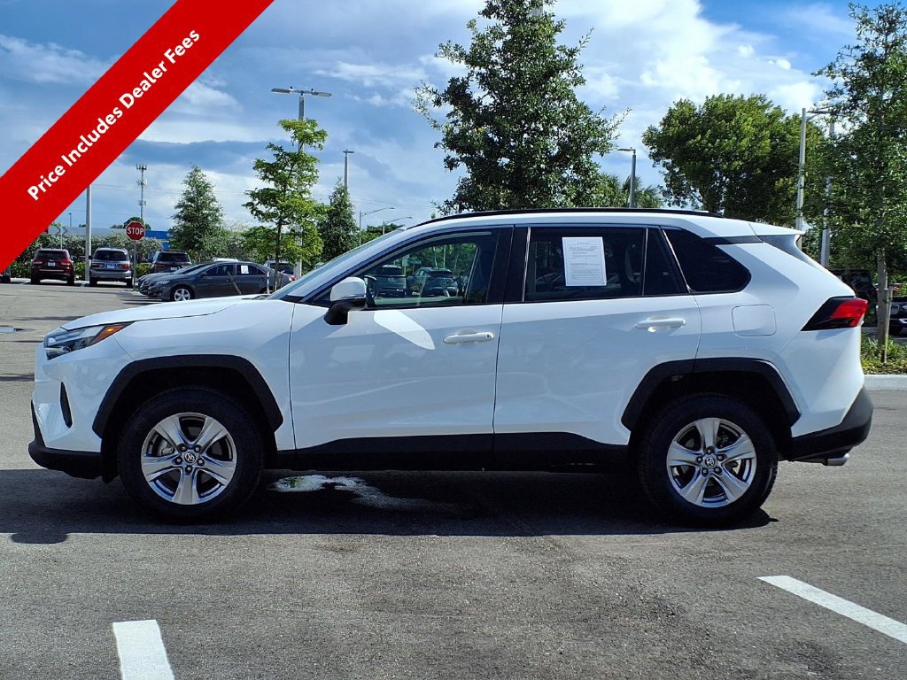 Used 2022 Toyota RAV4 XLE w/ Convenience Package FWD image 4