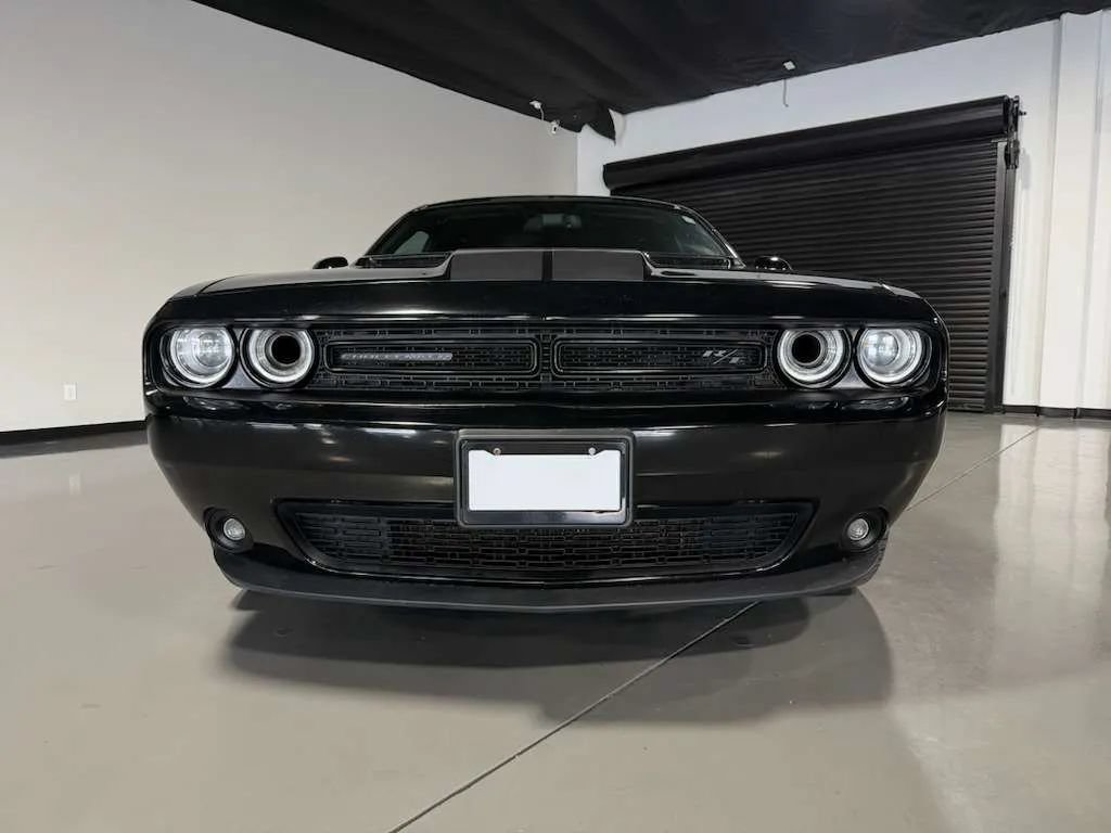 Used 2016 Dodge Challenger R/T w/ Blacktop Package RWD image 2