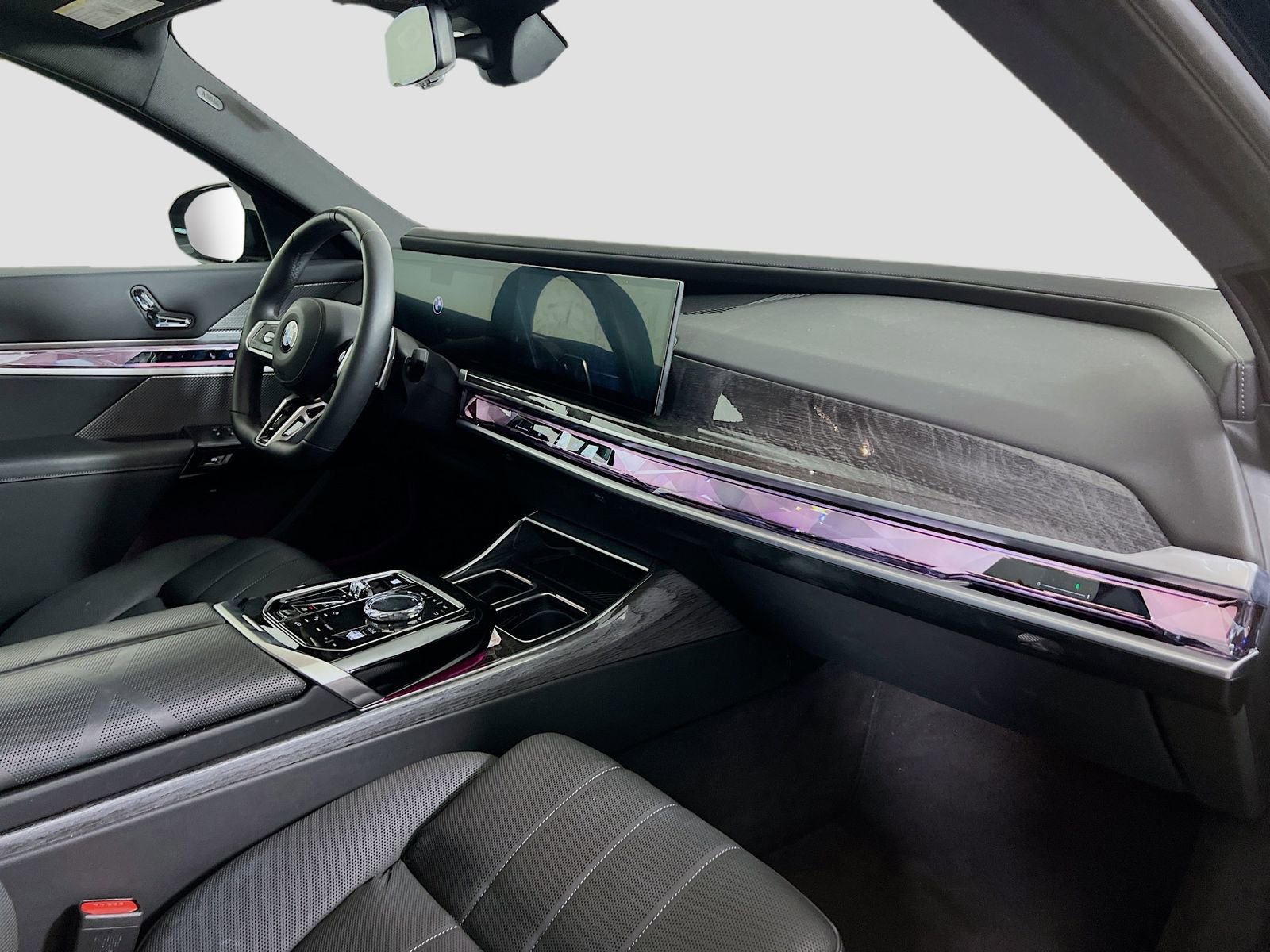 Used 2025 BMW 740i xDrive image 32