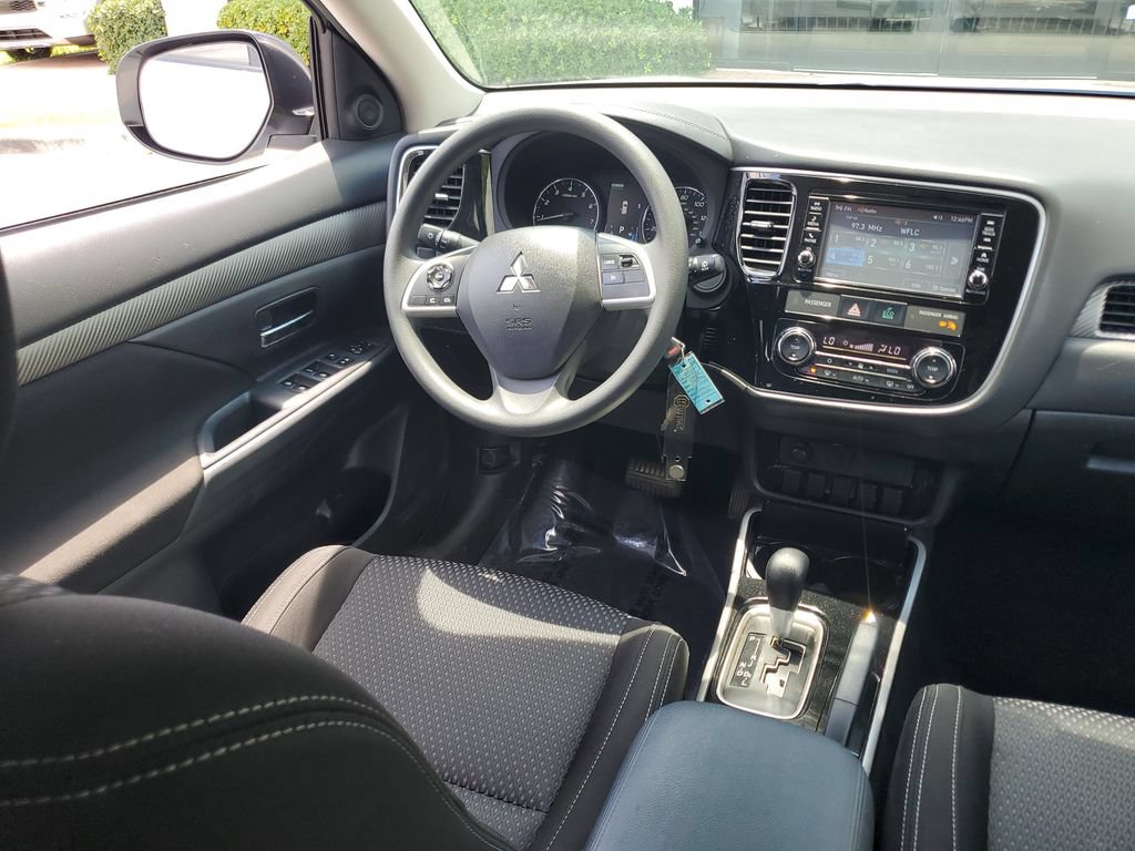 Used 2018 Mitsubishi Outlander ES AWD/4WD image 13