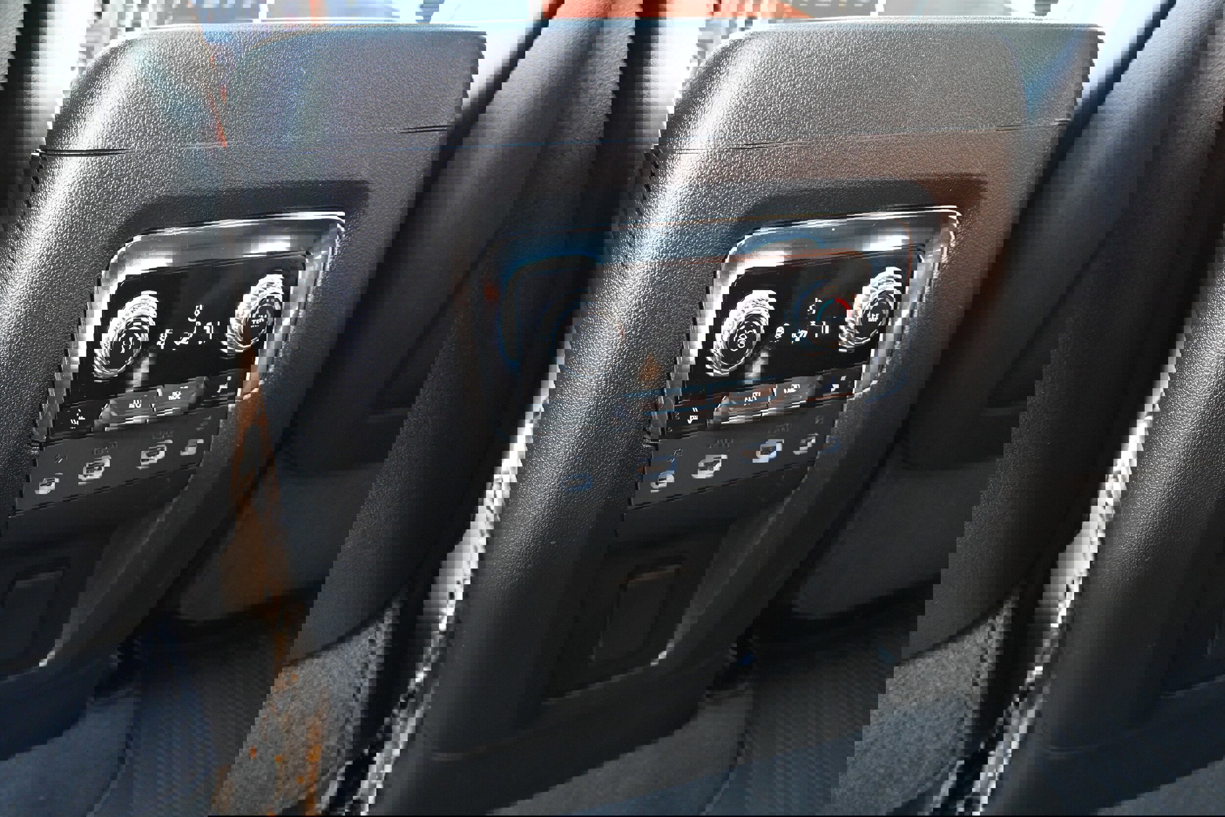 Used 2023 GMC Yukon Denali Ultimate image 10