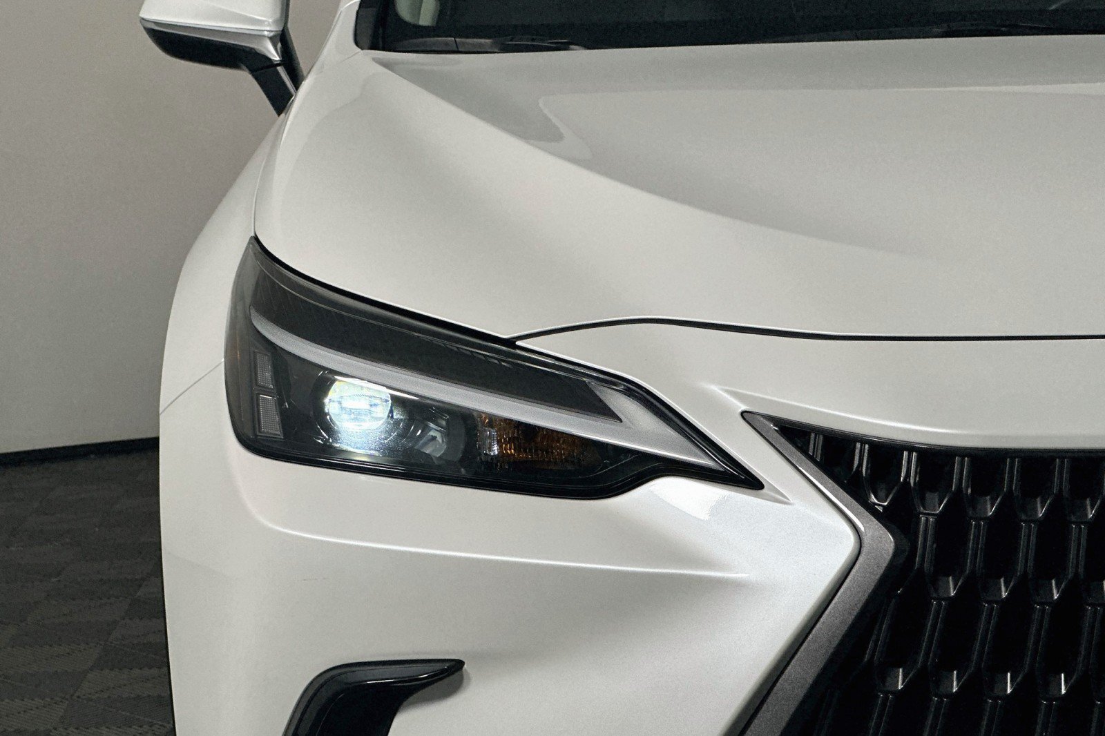 Used 2023 Lexus NX 350h AWD w/ Towing Package (2000 Lbs) image 15