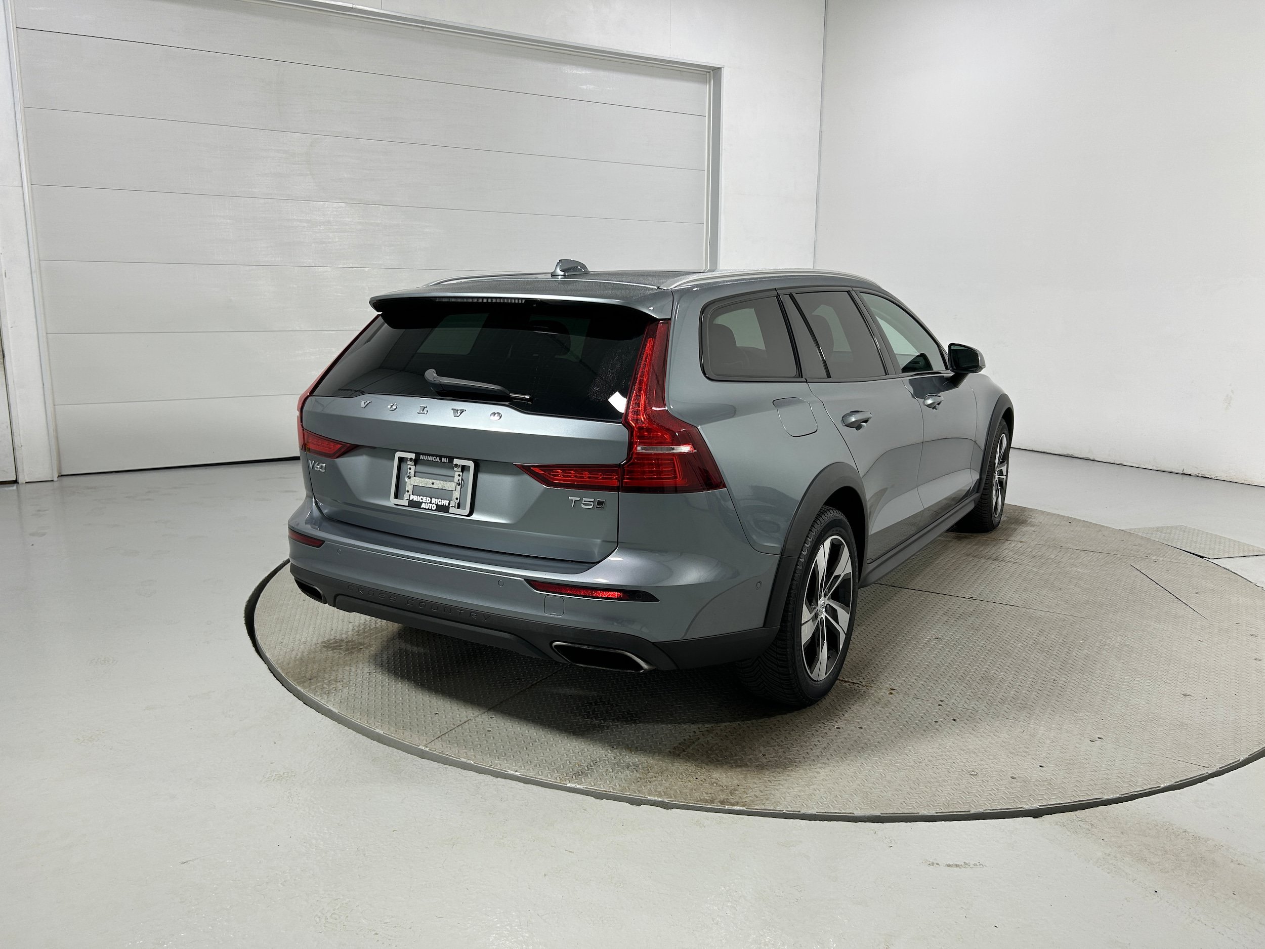 Used 2020 Volvo V60 T5 Cross Country AWD/4WD image 34