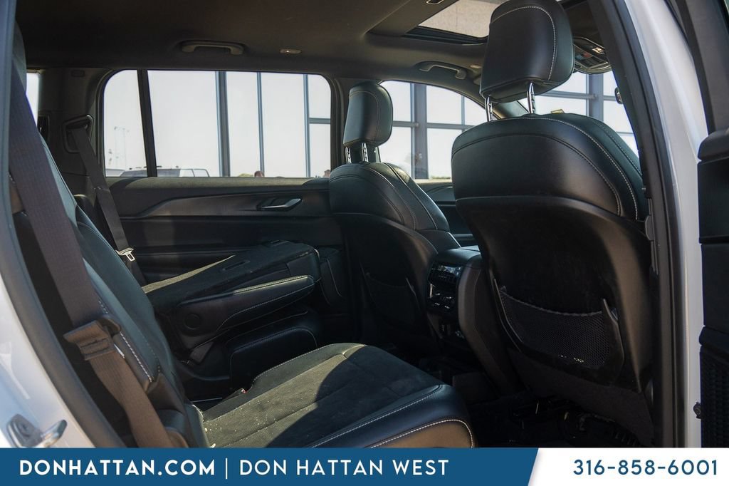 Used 2023 Jeep Grand Cherokee L Laredo AWD/4WD image 24