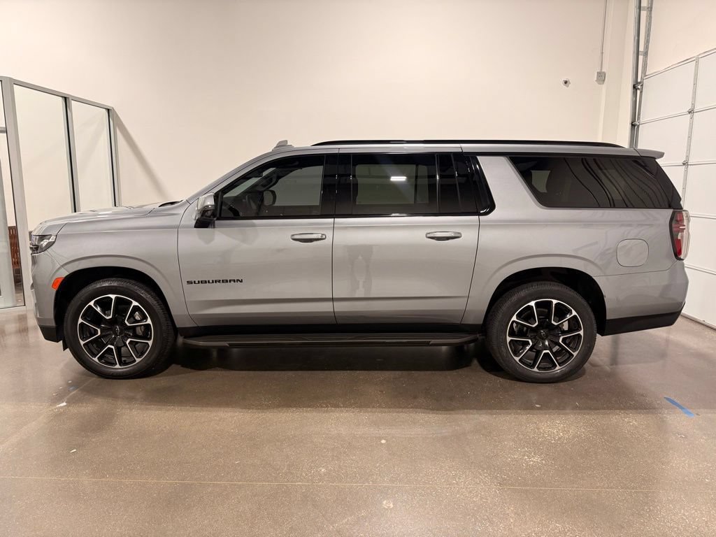 Used 2024 Chevrolet Suburban RST w/ Luxury Package AWD/4WD image 8