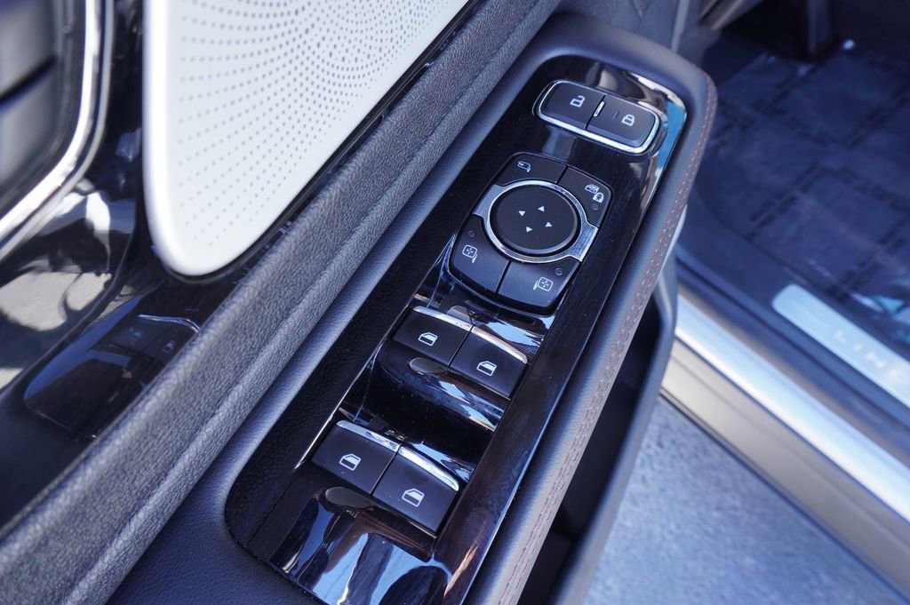 Used 2023 Lincoln Aviator Reserve w/ Equipment Group 201A image 17