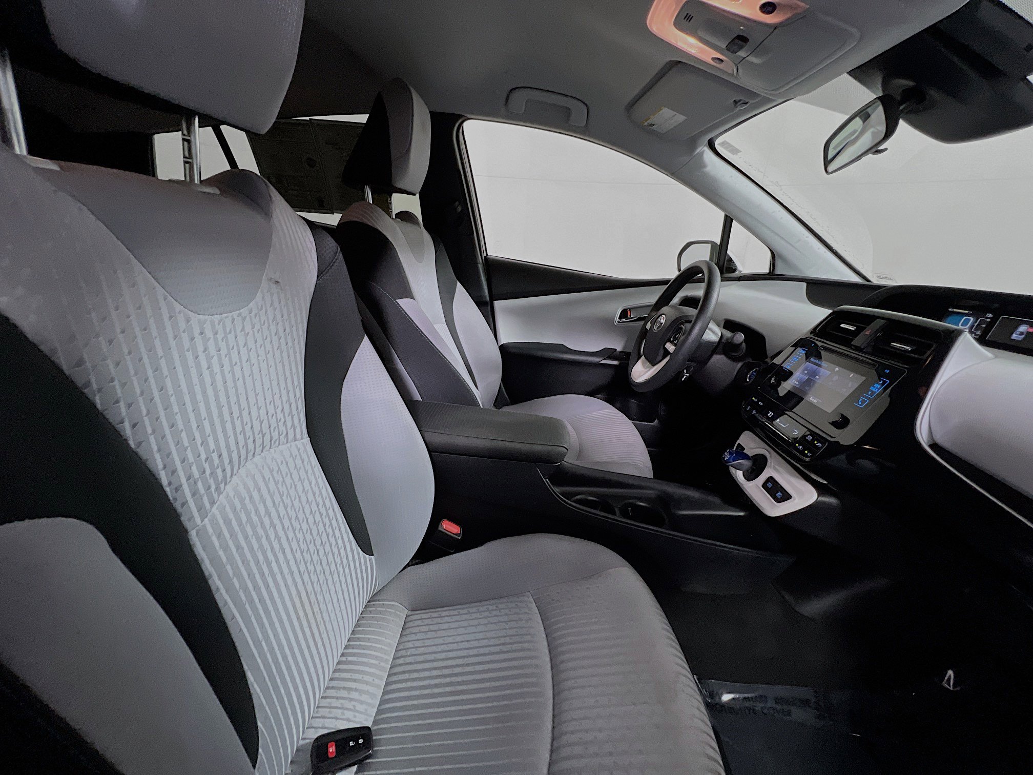 Used 2018 Toyota Prius Four image 31