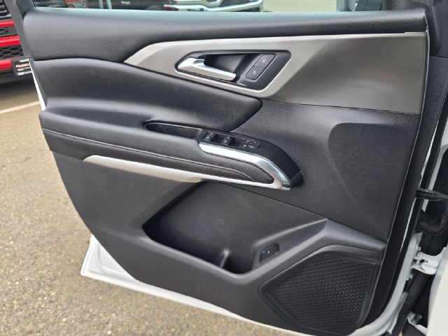 Used 2024 Chevrolet Traverse LT FWD image 16