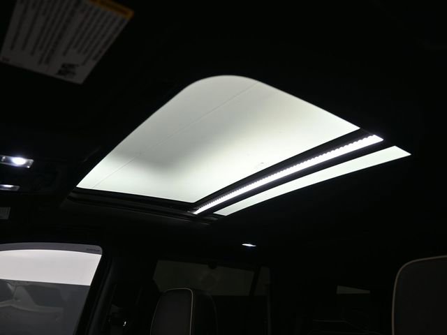 Used 2022 GMC Yukon SLT w/ SLT Premium Package image 2