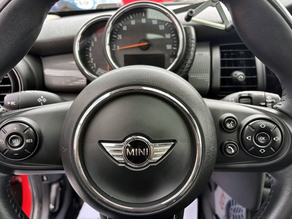 Used 2015 MINI Cooper 4-Door Hardtop image 13