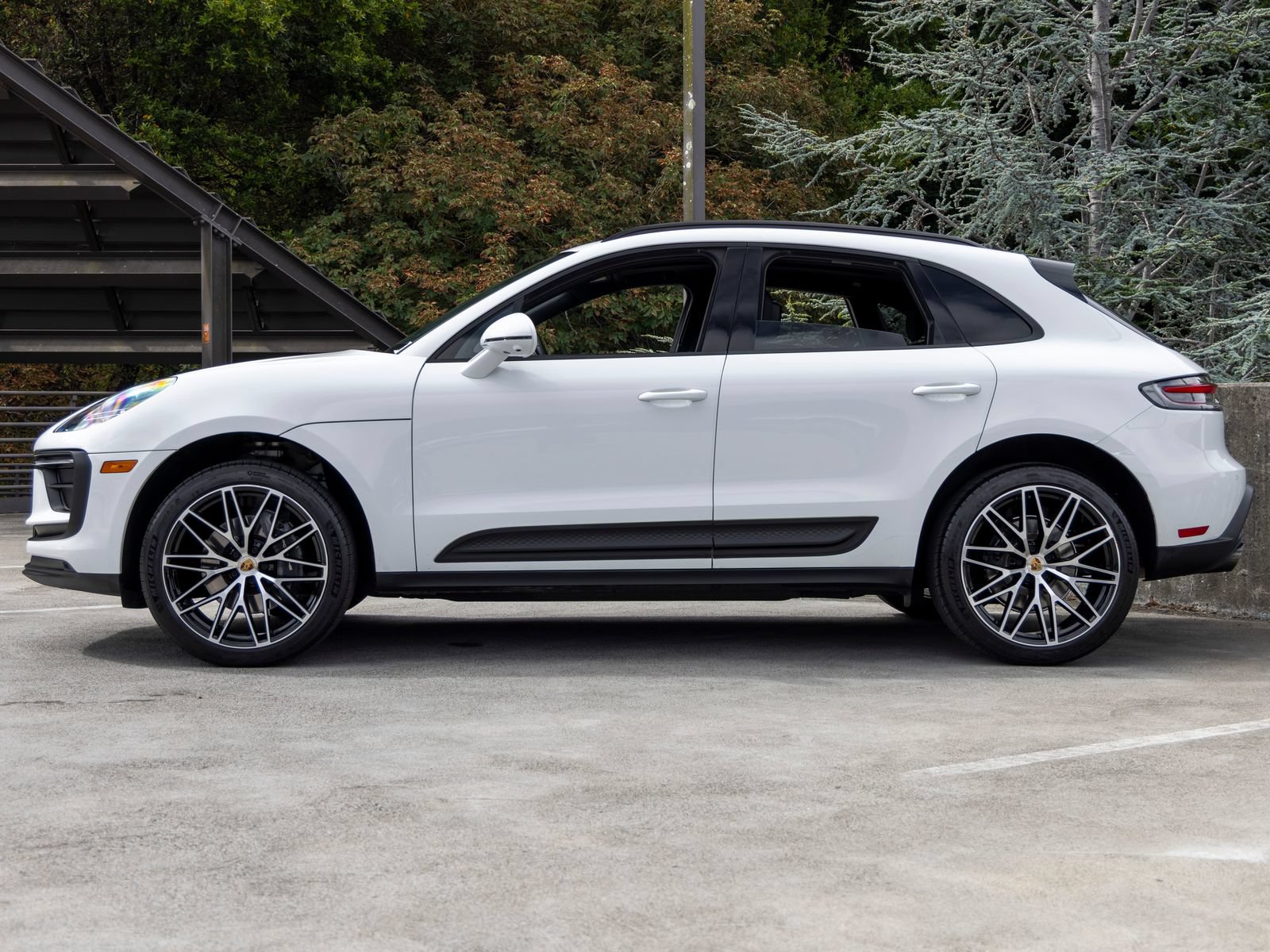Certified 2026 Porsche Macan AWD/4WD image 2
