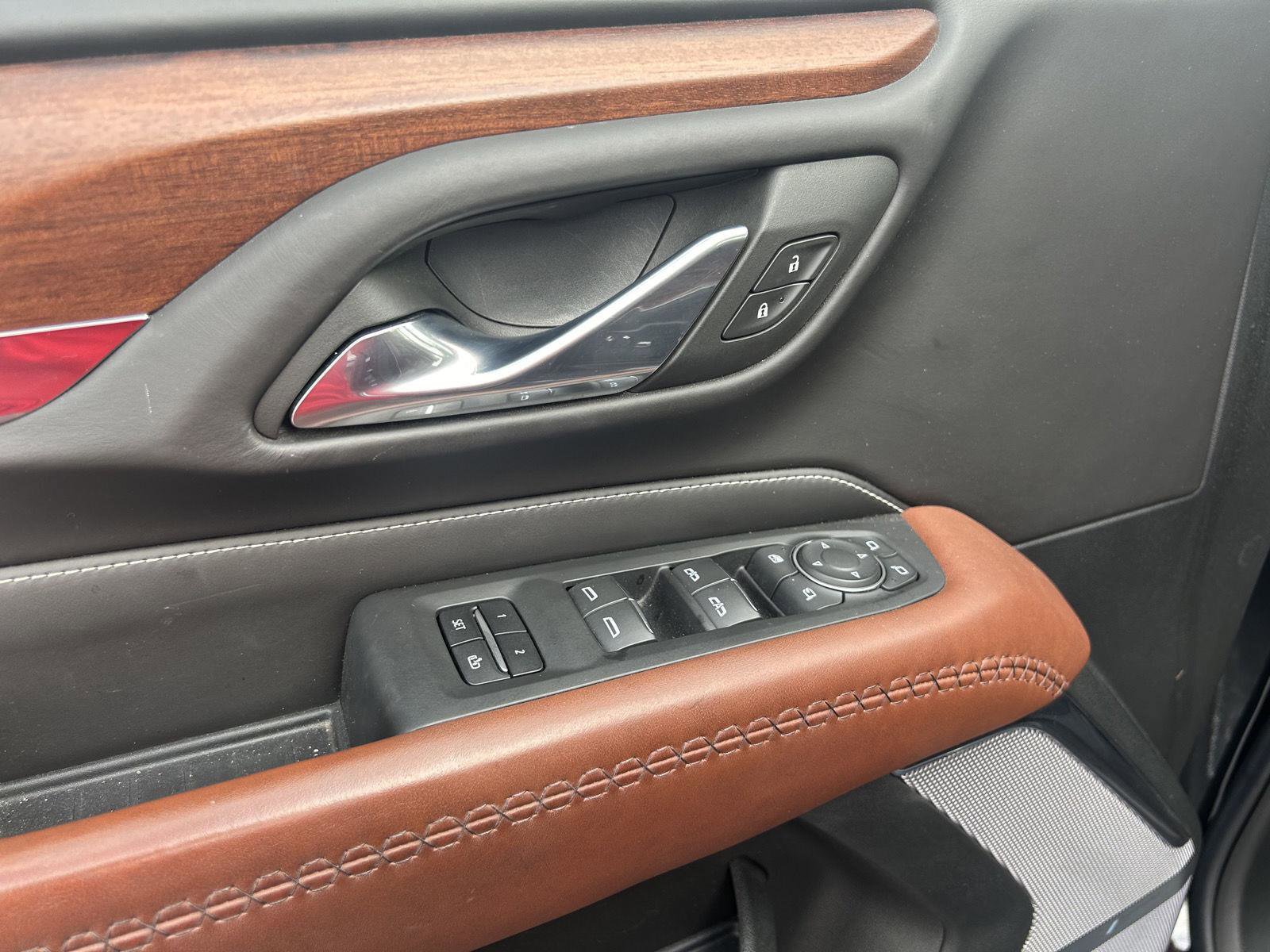 Used 2023 GMC Yukon Denali Ultimate image 17