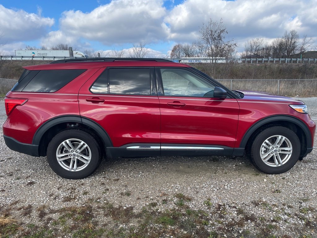 Certified 2022 Ford Explorer XLT w/ Equipment Group 202A image 4