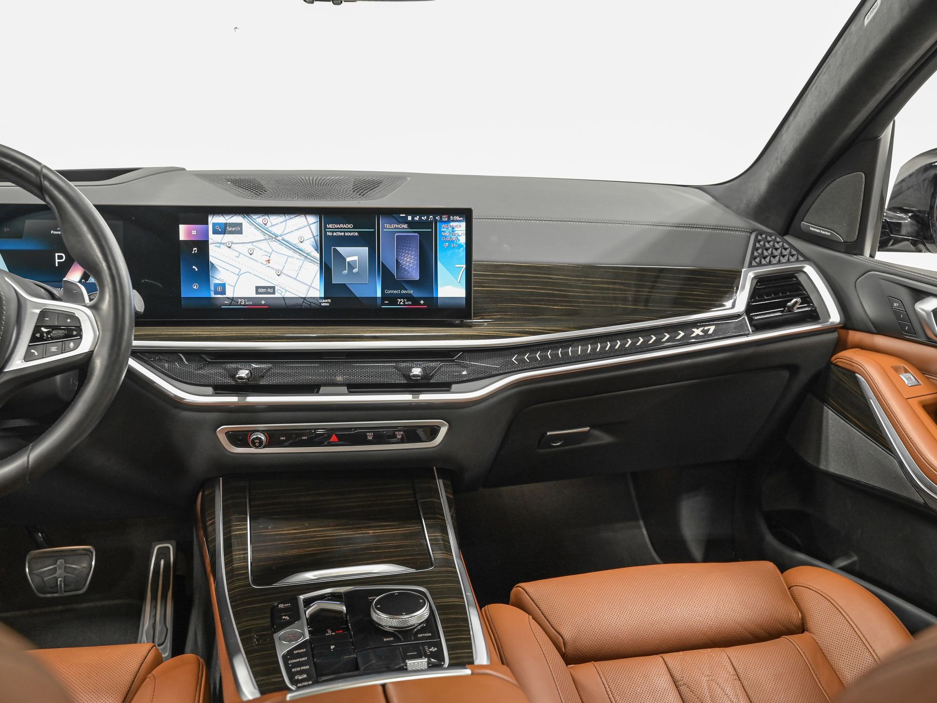 Used 2023 BMW X7 xDrive40i w/ M Sport Package AWD/4WD image 31