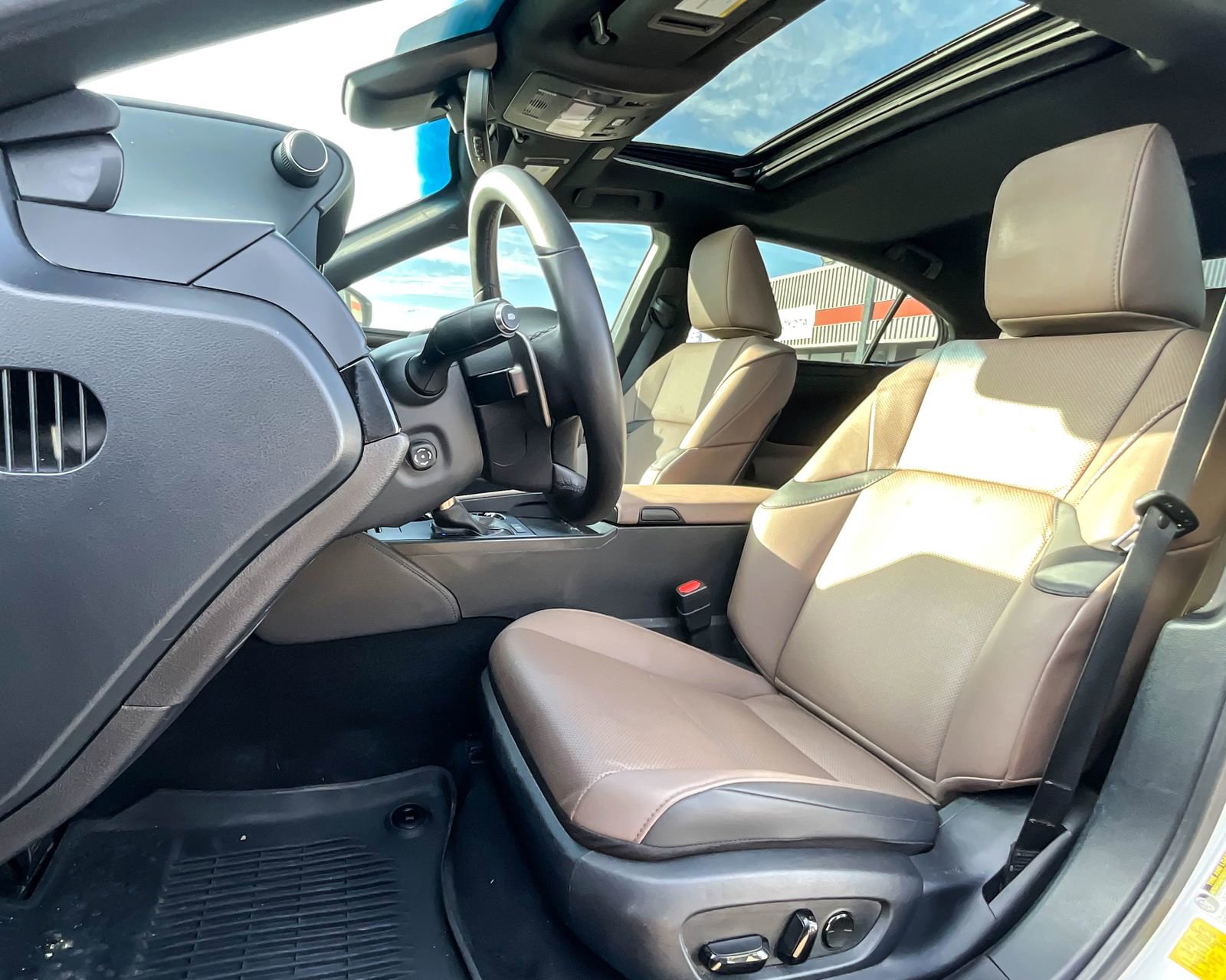 Used 2023 Lexus ES 350 w/ Premium Package image 10