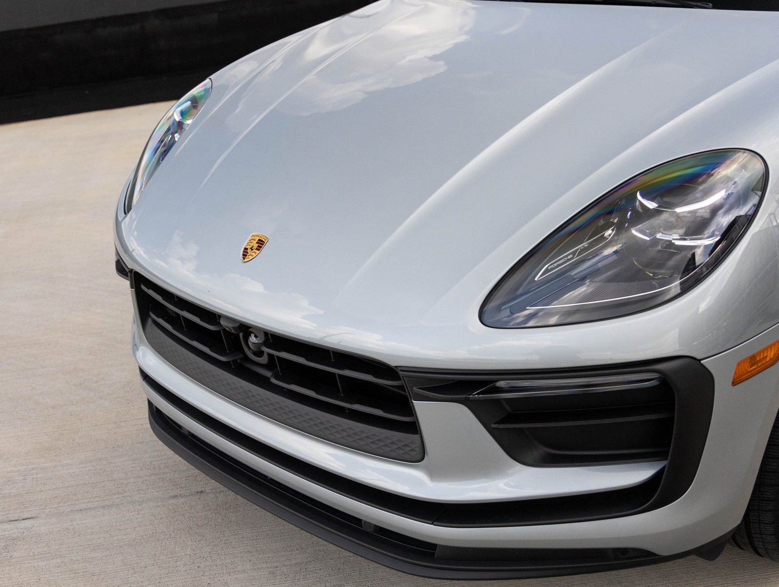 Certified 2025 Porsche Macan image 33