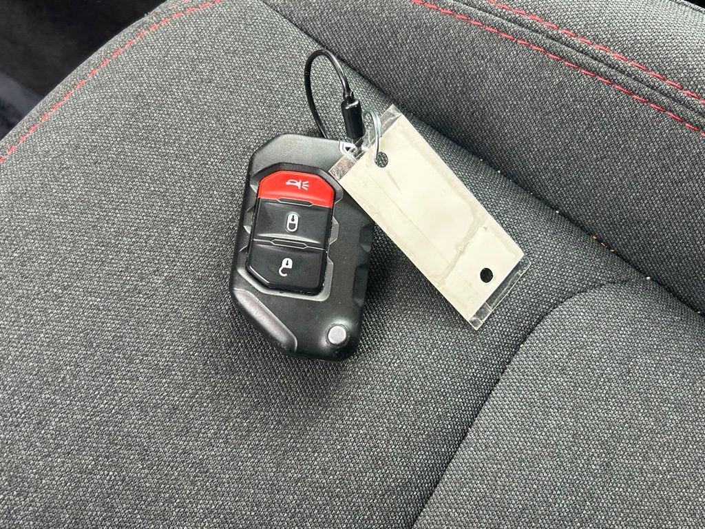 Used 2025 Jeep Wrangler Rubicon image 40