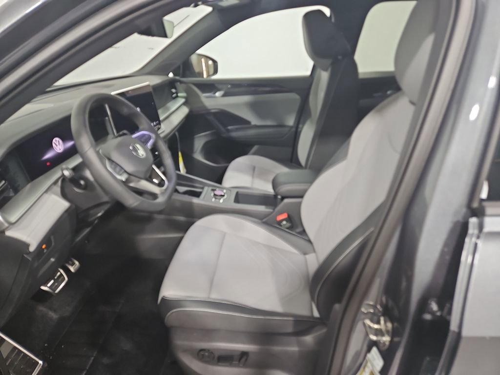 New 2026 Volkswagen Tiguan SE R-Line image 9