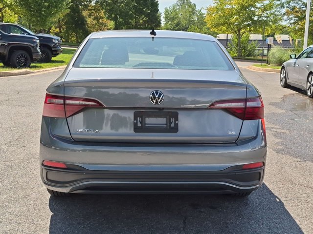 Used 2024 Volkswagen Jetta SE FWD image 6