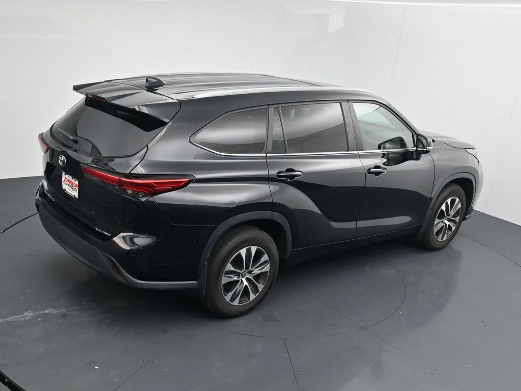 Used 2023 Toyota Highlander XLE AWD/4WD image 30