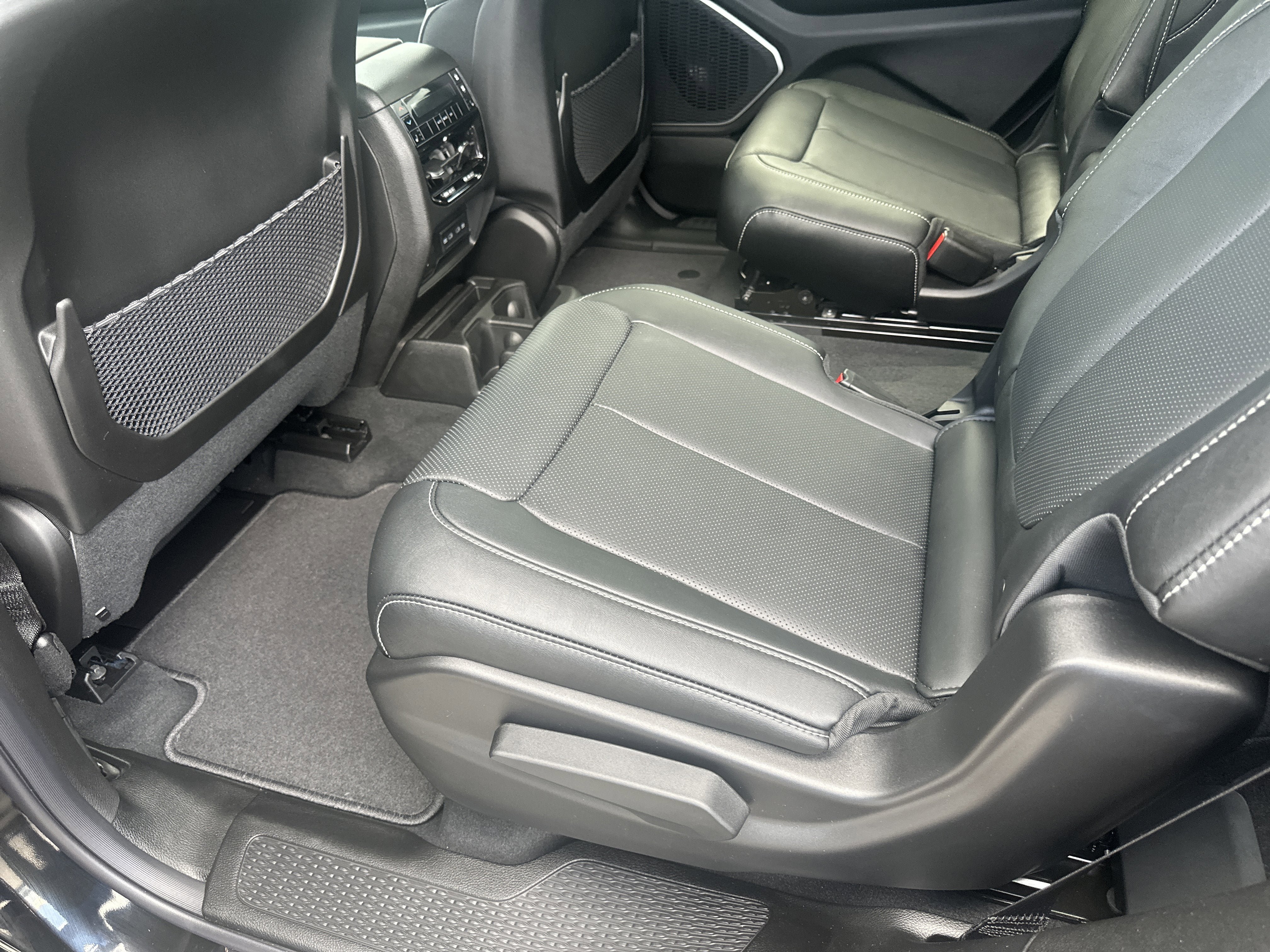 New 2026 Jeep Grand Cherokee L Limited AWD/4WD image 17