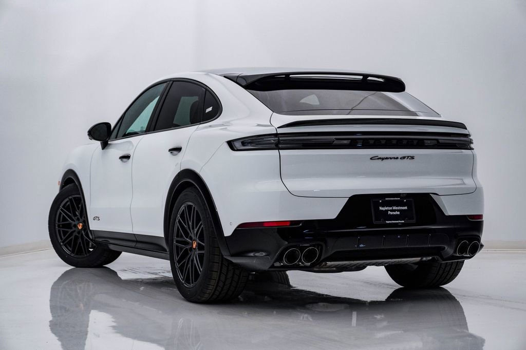 New 2026 Porsche Cayenne GTS image 3