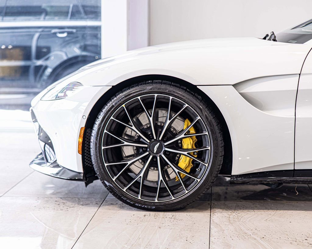 Used 2023 Aston Martin V8 Vantage Roadster image 8