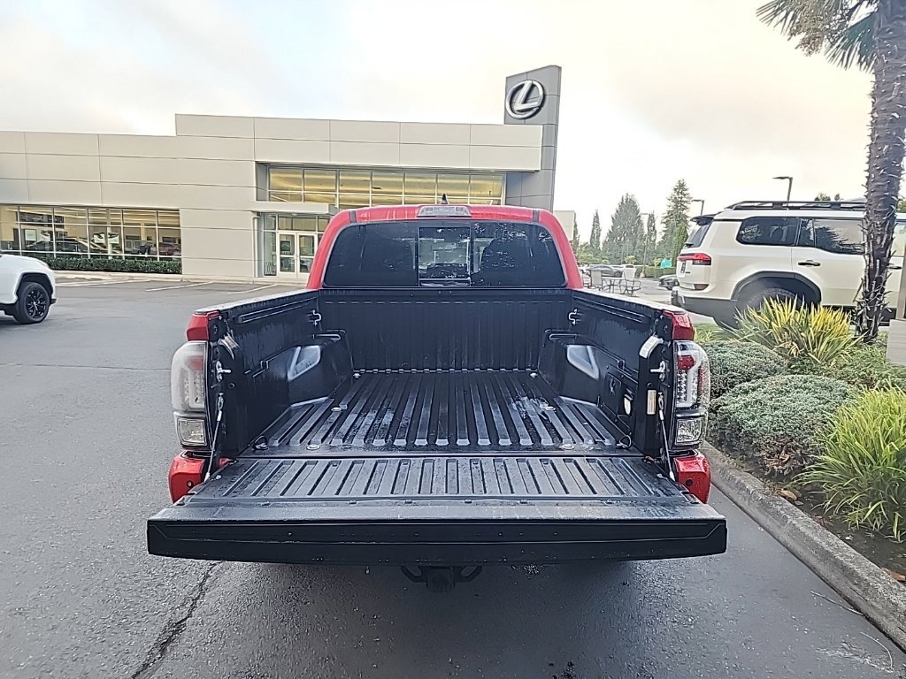 Used 2021 Toyota Tacoma TRD Off-Road w/ Technology Package AWD/4WD image 16