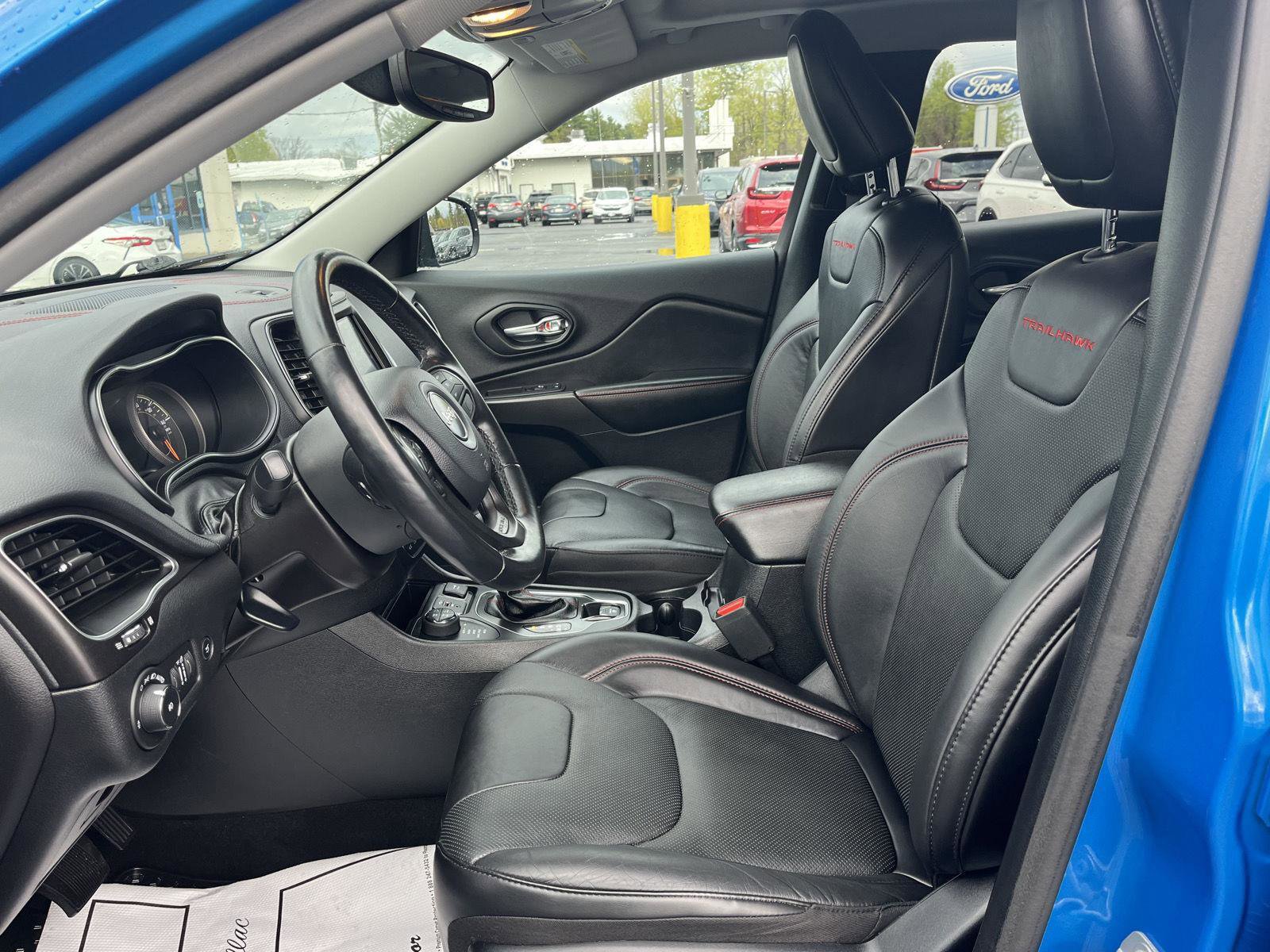 Used 2020 Jeep Cherokee Trailhawk AWD/4WD image 13