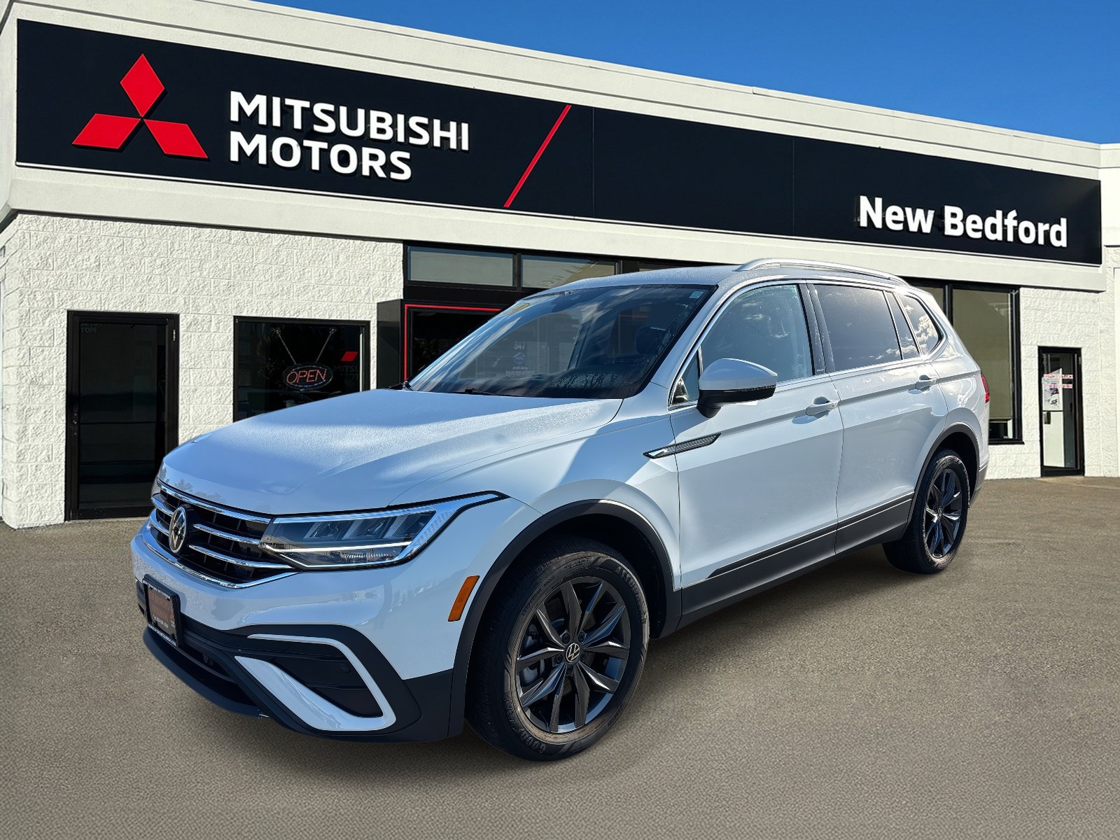 Used 2024 Volkswagen Tiguan Wolfsburg Edition AWD/4WD image 1