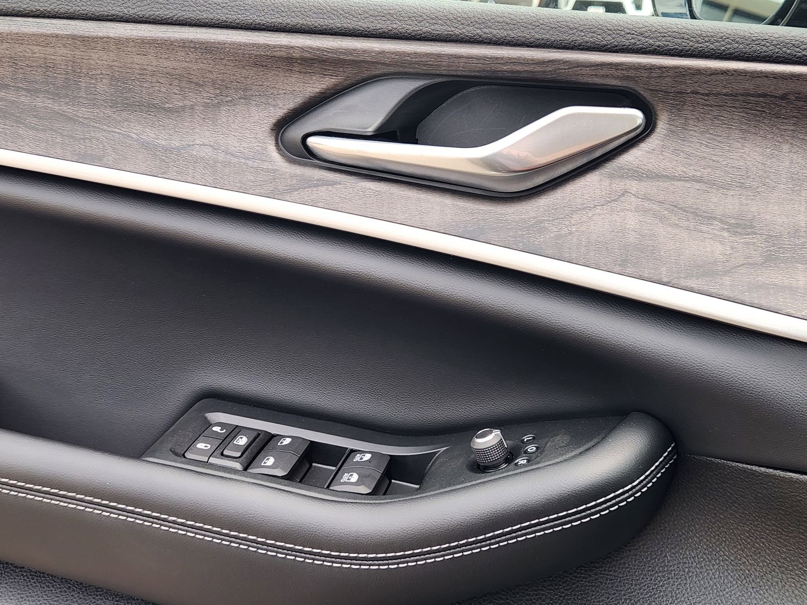 New 2026 Jeep Grand Cherokee Altitude AWD/4WD image 18