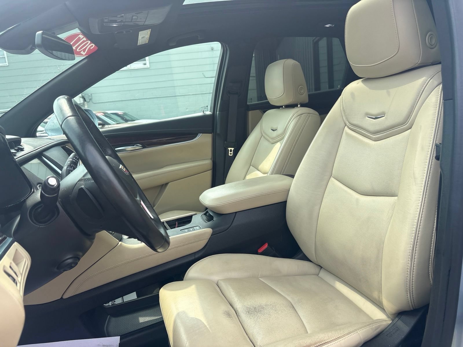 Used 2017 Cadillac XT5 Luxury w/ Driver Awareness Package AWD/4WD image 13